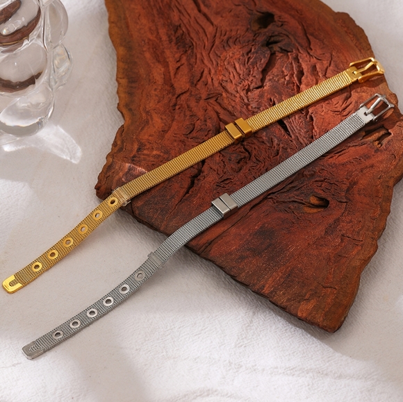 Chic Bangle Bracelet - Picture 4 of 8